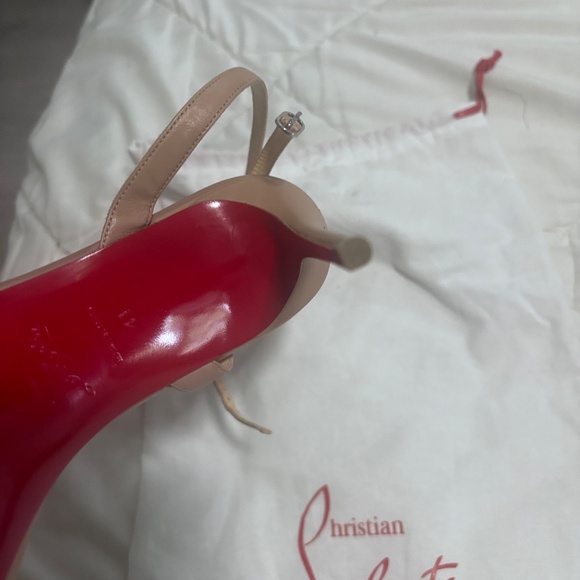 Christian Louboutin - Picture 4 of 6
